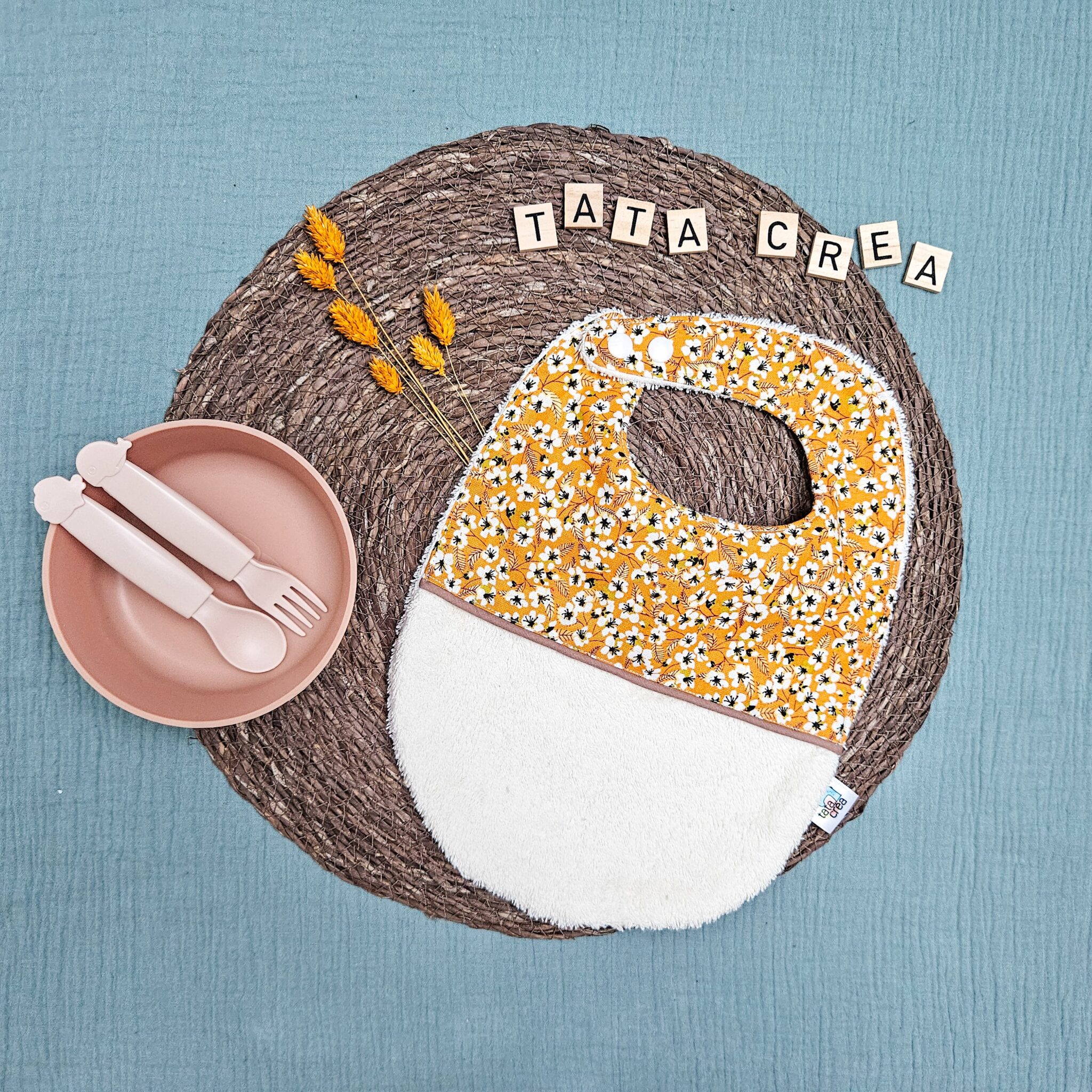 Bavoirs bébé (4 mois et plus). Coton à motifs "miyu fleurs jaunes", liseré intermédiaire taupe, éponge beige – modèle Tata Créa