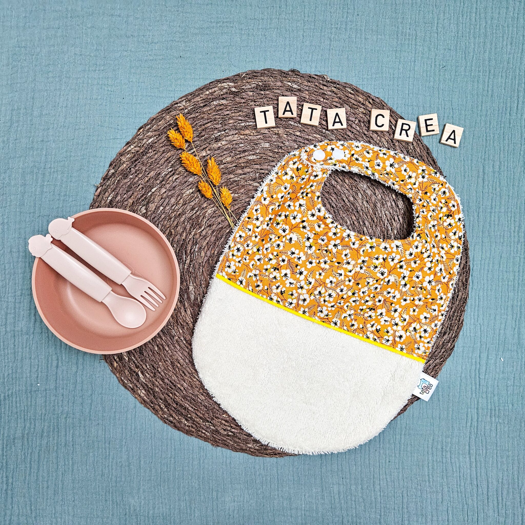 Bavoirs bébé (4 mois et plus). Coton à motifs "miyu fleurs jaunes", liseré intermédiaire jaune, éponge beige – modèle Tata Créa