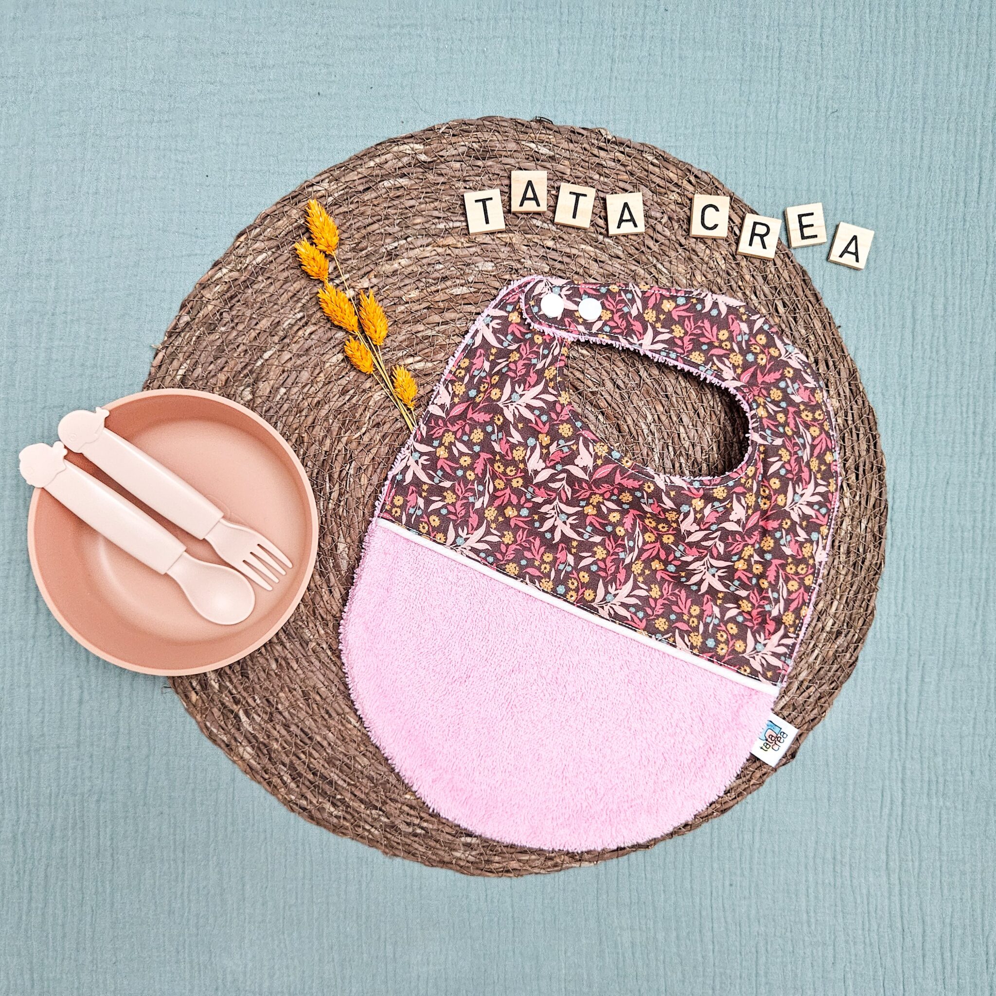 Bavoirs bébé (4 mois et plus). Coton à motifs "kimia vieux rose", liseré intermédiaire blanc, éponge rose clair – modèle Tata Créa