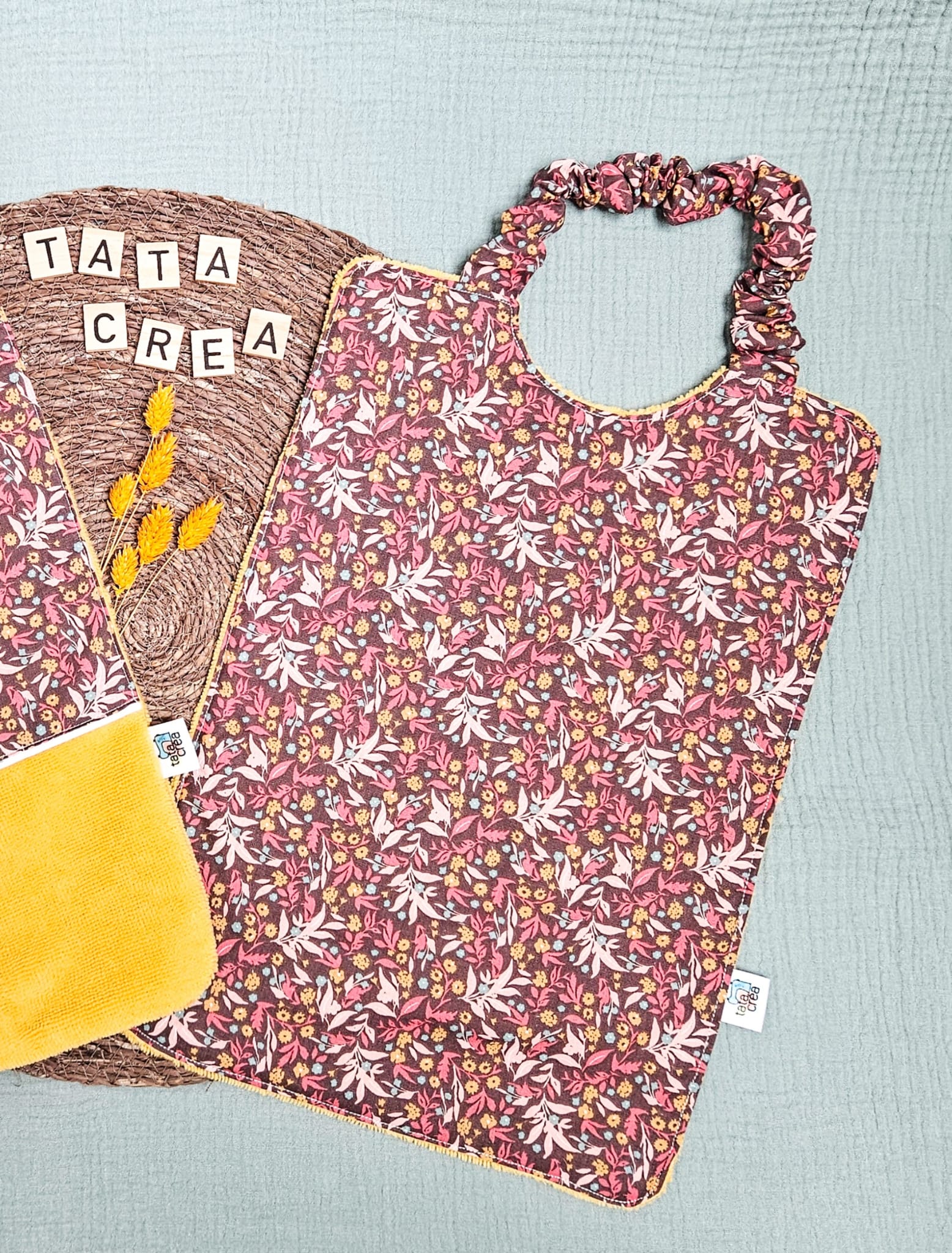 Serviette élastiqué pour la maternelle - Coton à motifs "kimia" et éponge ocre – modèles Tata Créa
