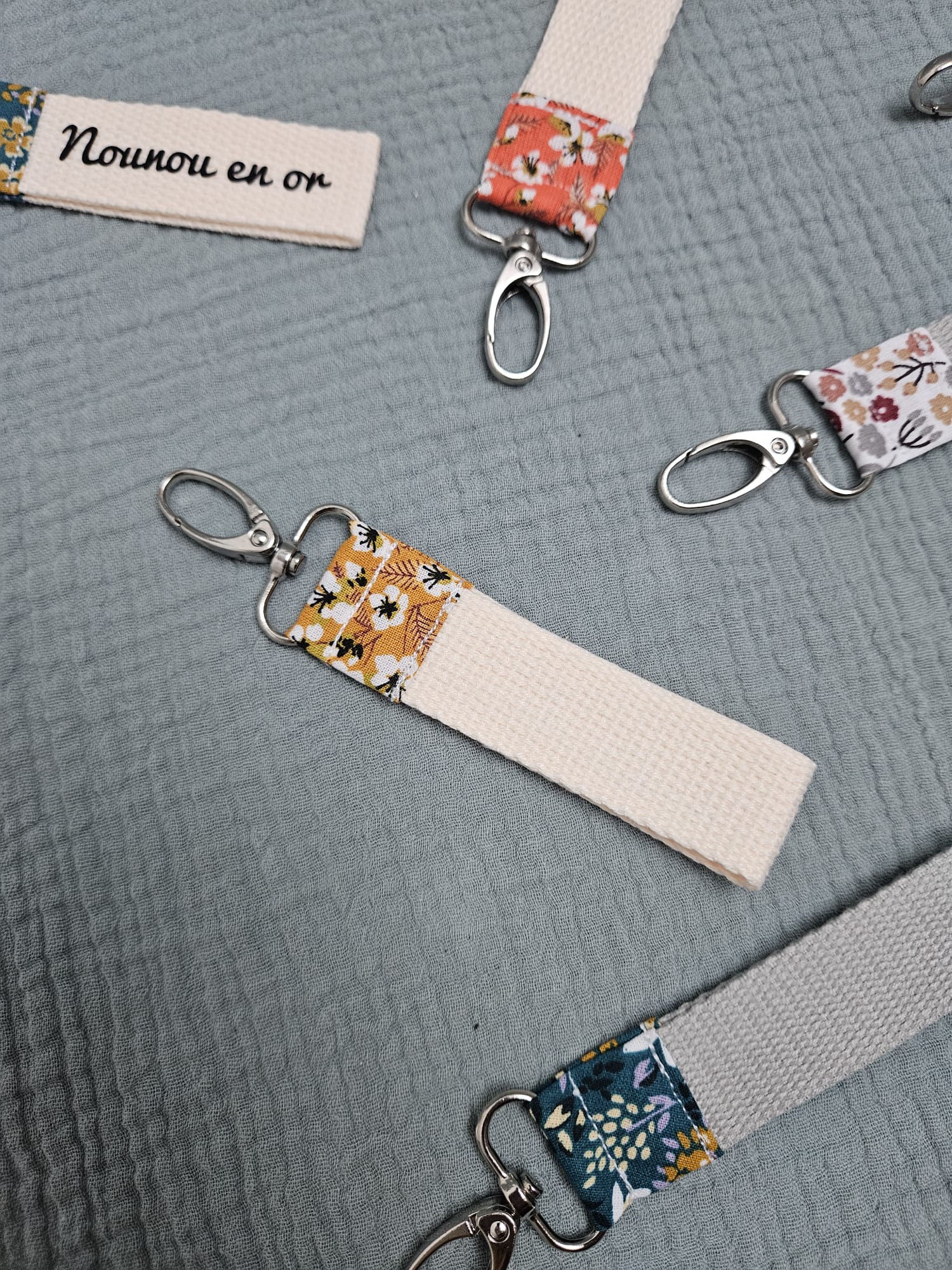 Porte clés à personnaliser, en tissu à motifs "Miyu jaune" et sangle beige