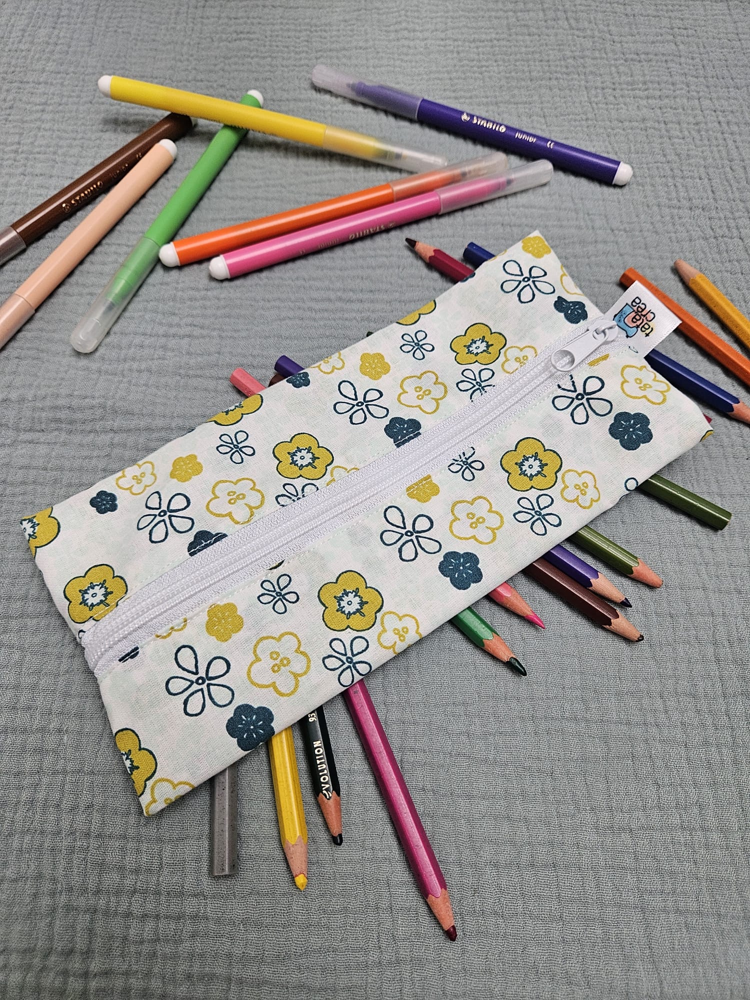 Trousse plate, tissu à motifs sakura